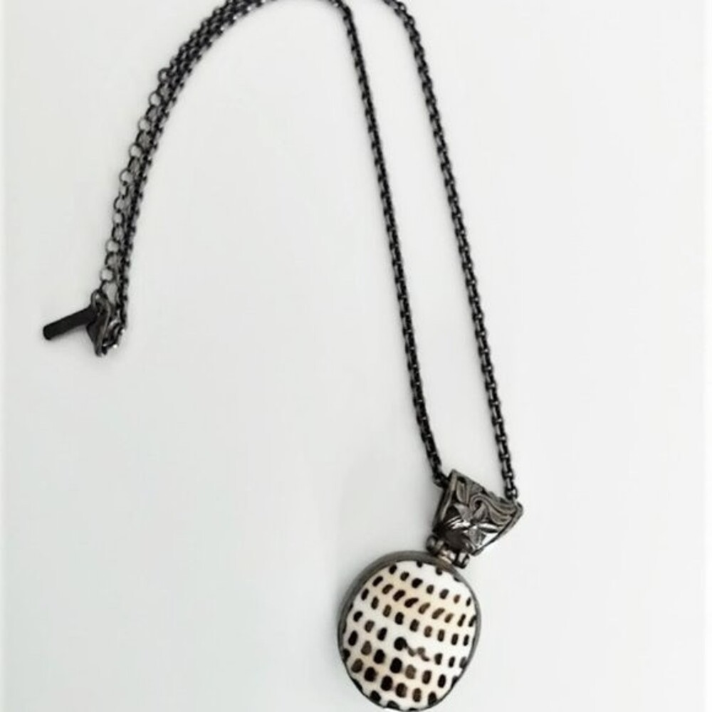 EXEX 925 Silver Tortoiseshell Pendant Necklace